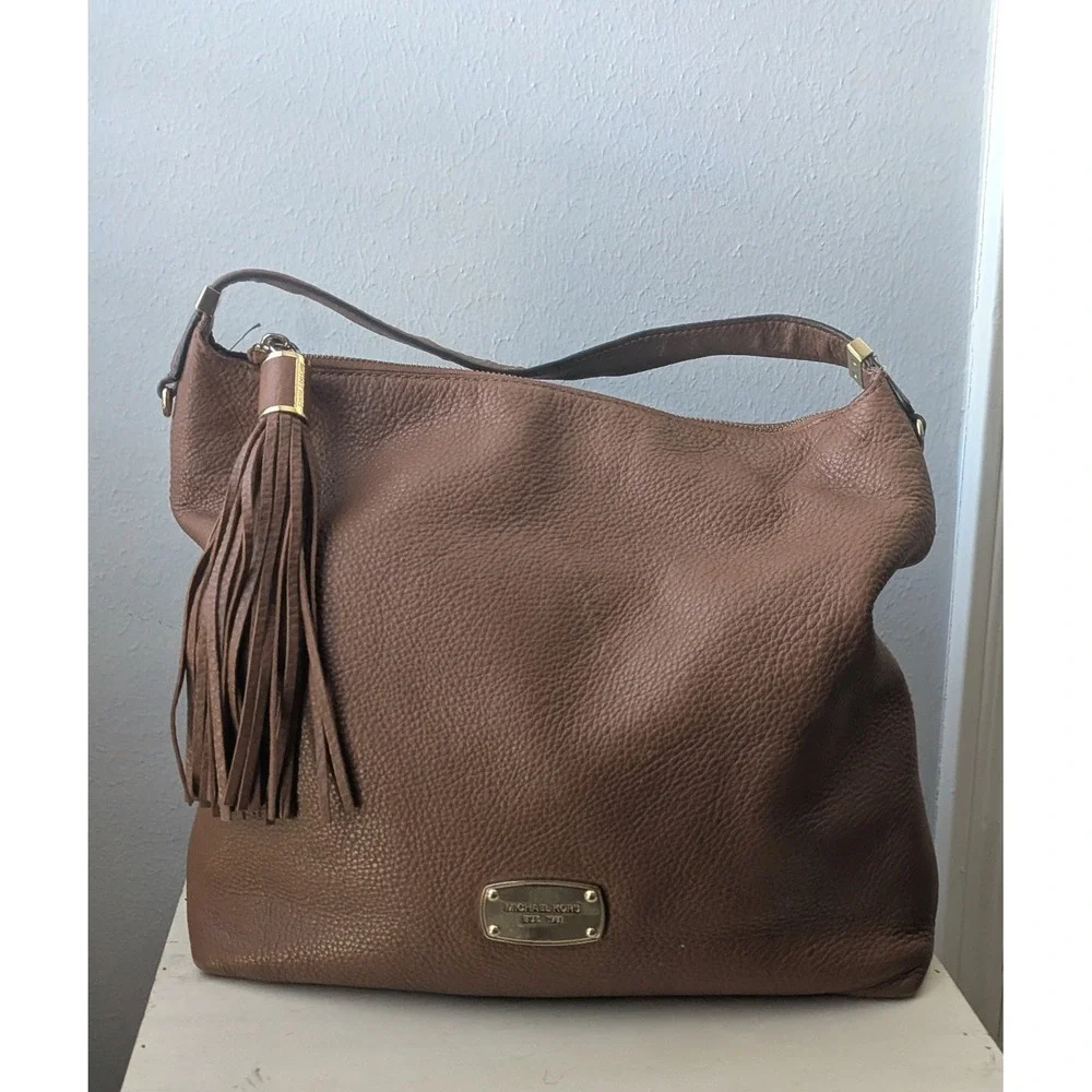 Michael Kors Bedford TZ Hobo Bag Women Brown Pebbled Leather Tassel Logo Plate